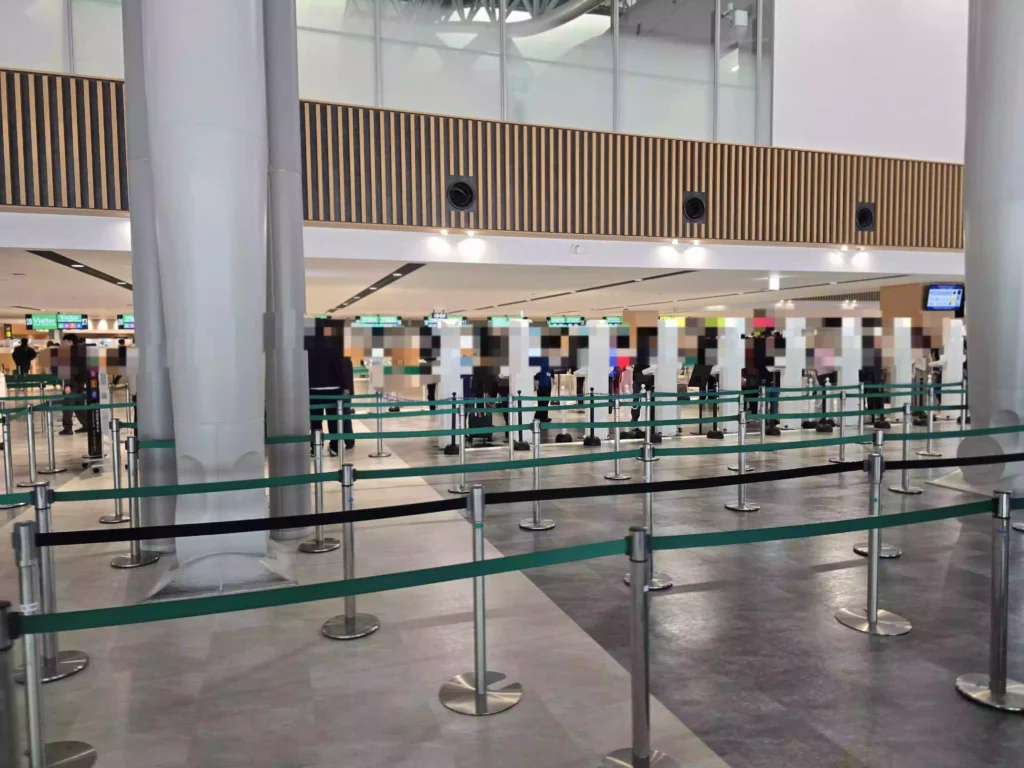 간사이 공항 입국 심사대 직전 비짓재팬웹 키오스크 Visit Japan Web kiosk right before the immigration counter at Kansai Airport