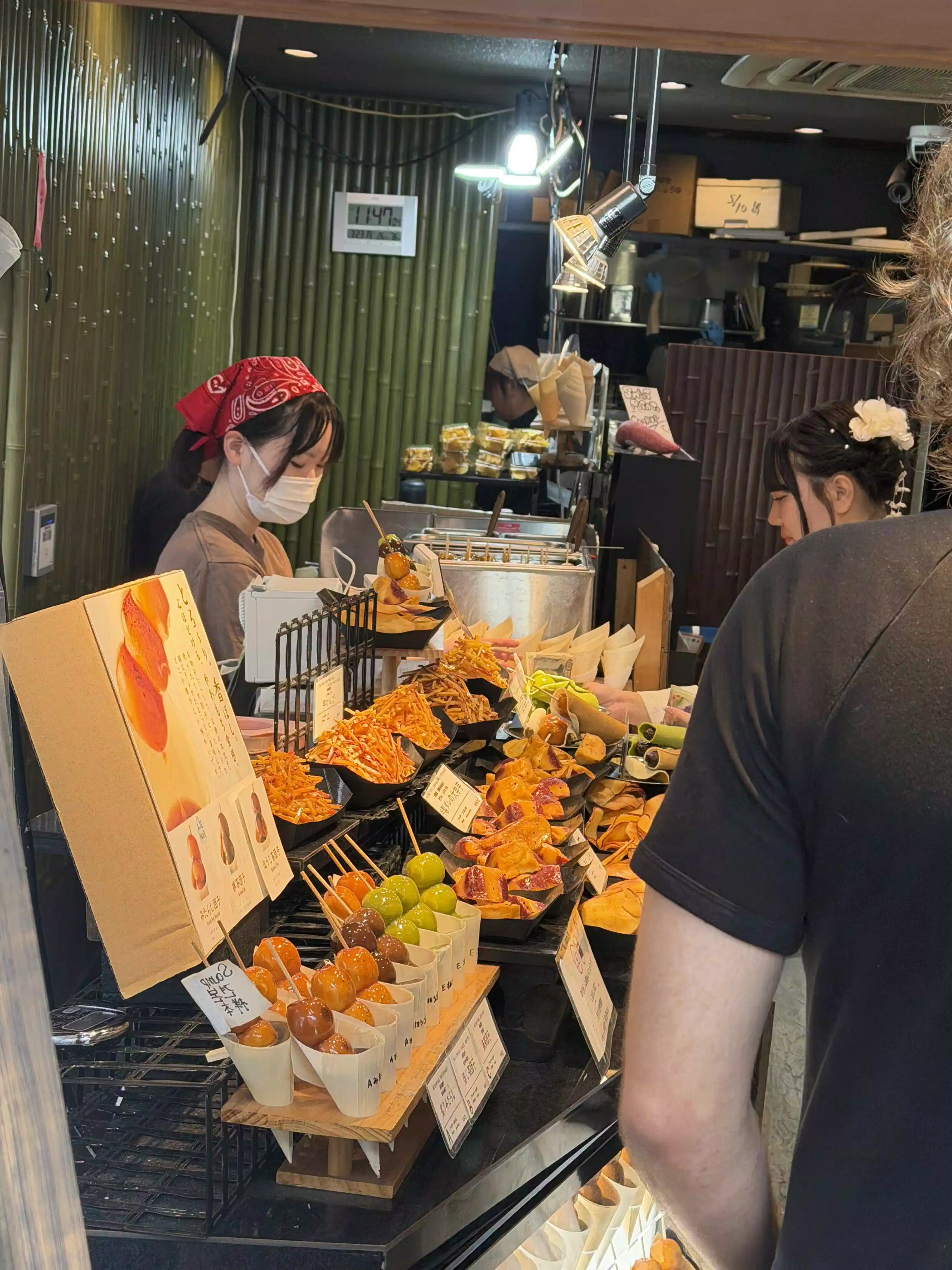 월하미인의 점원 The clerk at the Gekkabijin Mitarashi Dango