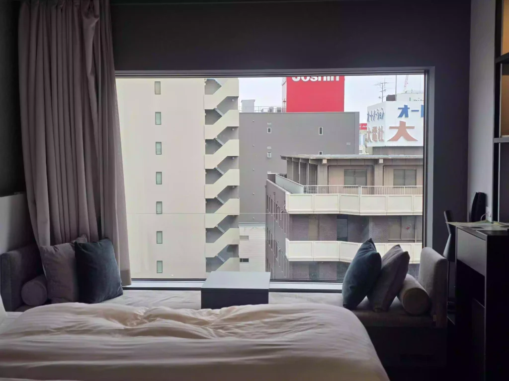 게이한 난바 그란데 트리플룸 6층 철길뷰 Keihan Namba Grande Triple Room, 6th Floor, Railway View