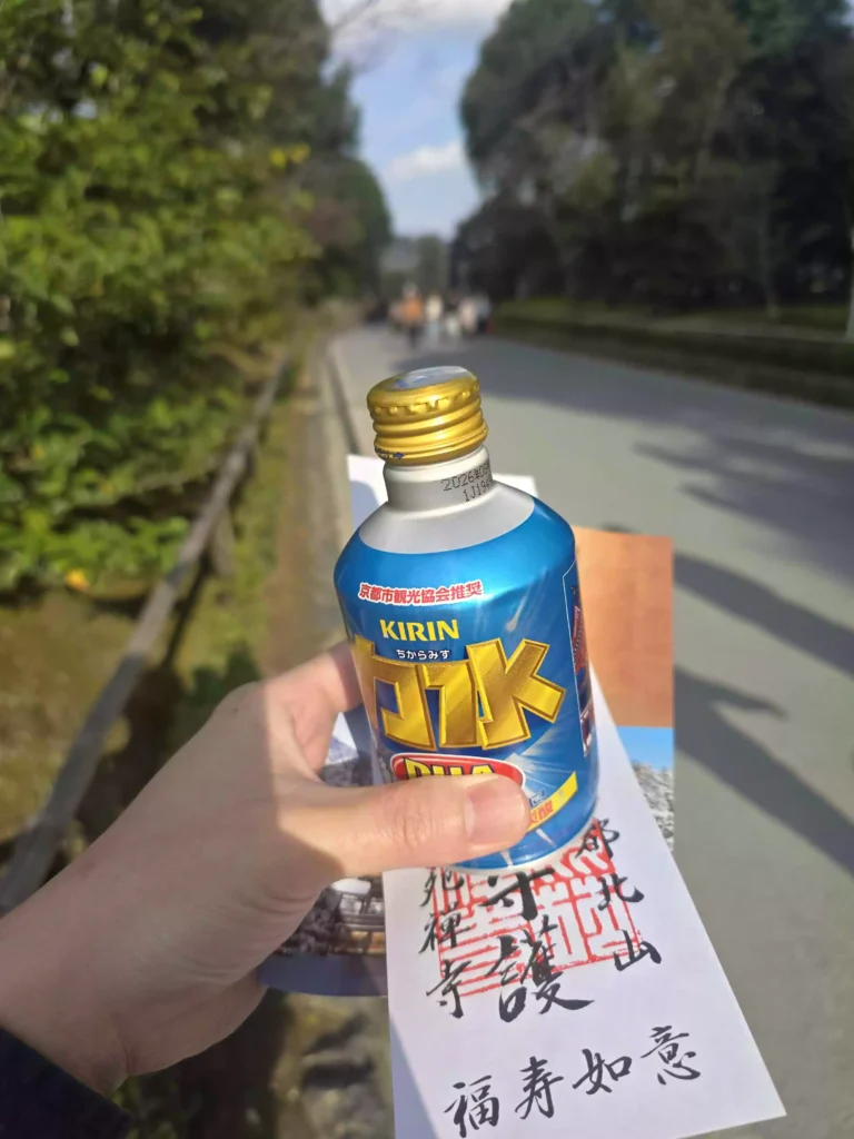 금각사 입장권과 역수 음료수 Kinkaku-ji entrance ticket and chikara mizu