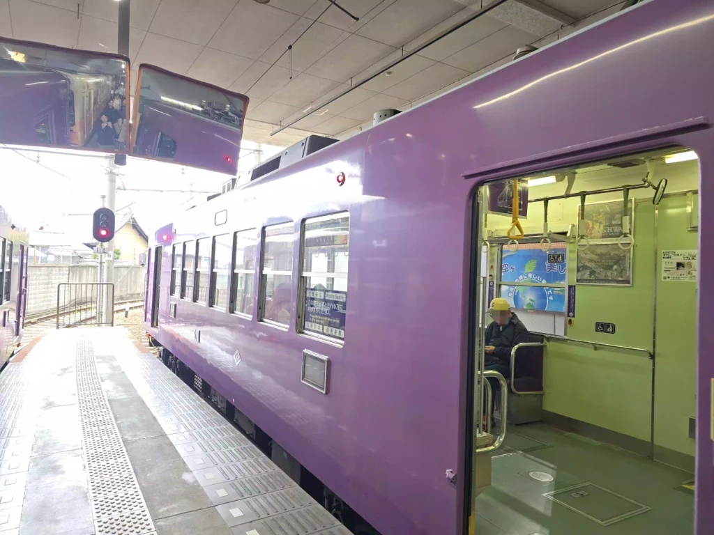 란덴 열차 탑승하기 Boarding the Randen train