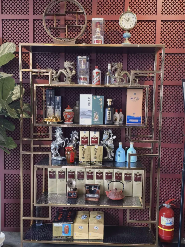 진해 진해반점 술 장식장 Jinhae Jinhae Banjeom liquor display cabinet