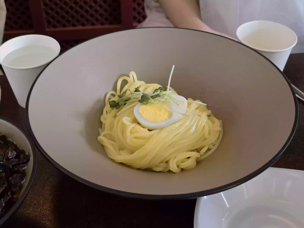 진재 진해반점 간짜장 면 Jinjae Jinhae Banjeom Gan Jjajang Noodles