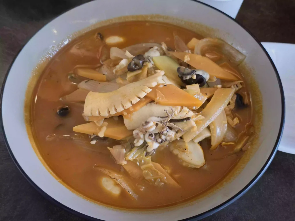 진해 진해반점 해물짬뽕 Jinhae Jinhae Banjeom Seafood Jjamppong