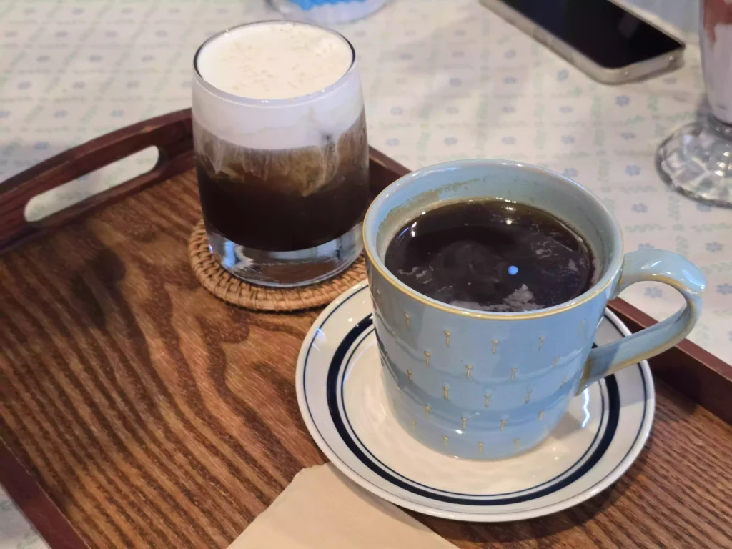 칠천도 카페 씨엘로19 아메리카노와 '해수염' Cielo 19 Cafe on Chilcheondo Island: Americano and 'Haesuyeom'