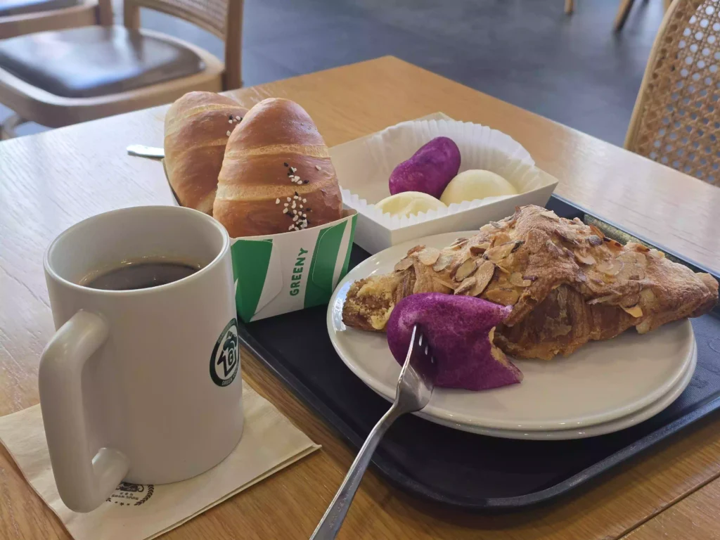 창원 그린하우스 상남점 빵과 커피 Changwon Greenhouse Sangnam – Bread and Coffee